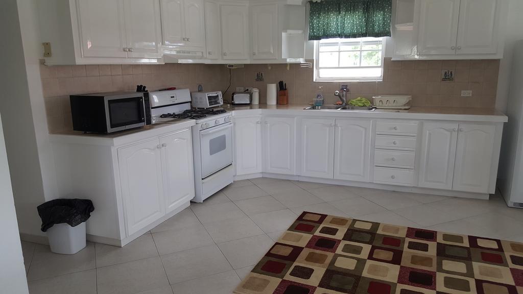 Worthing Beach Apartments Bridgetown Extérieur photo